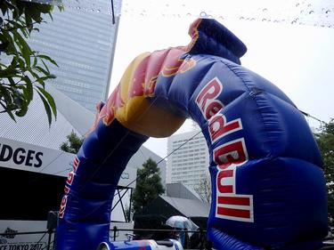 よしもとニュースセンター 雨の中 個性豊かなボックスカートが疾走 Red Bull Box Cart Race Tokyo 17