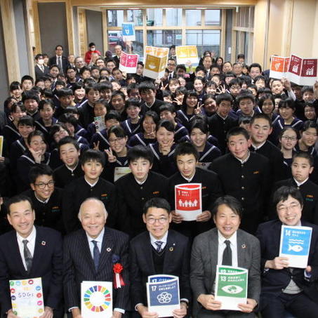 「SDGs未来都市」に選定された熊本県小国町で、からし蓮根が凱旋漫才!中学生とSDGsゲーム大会も開催熊本県