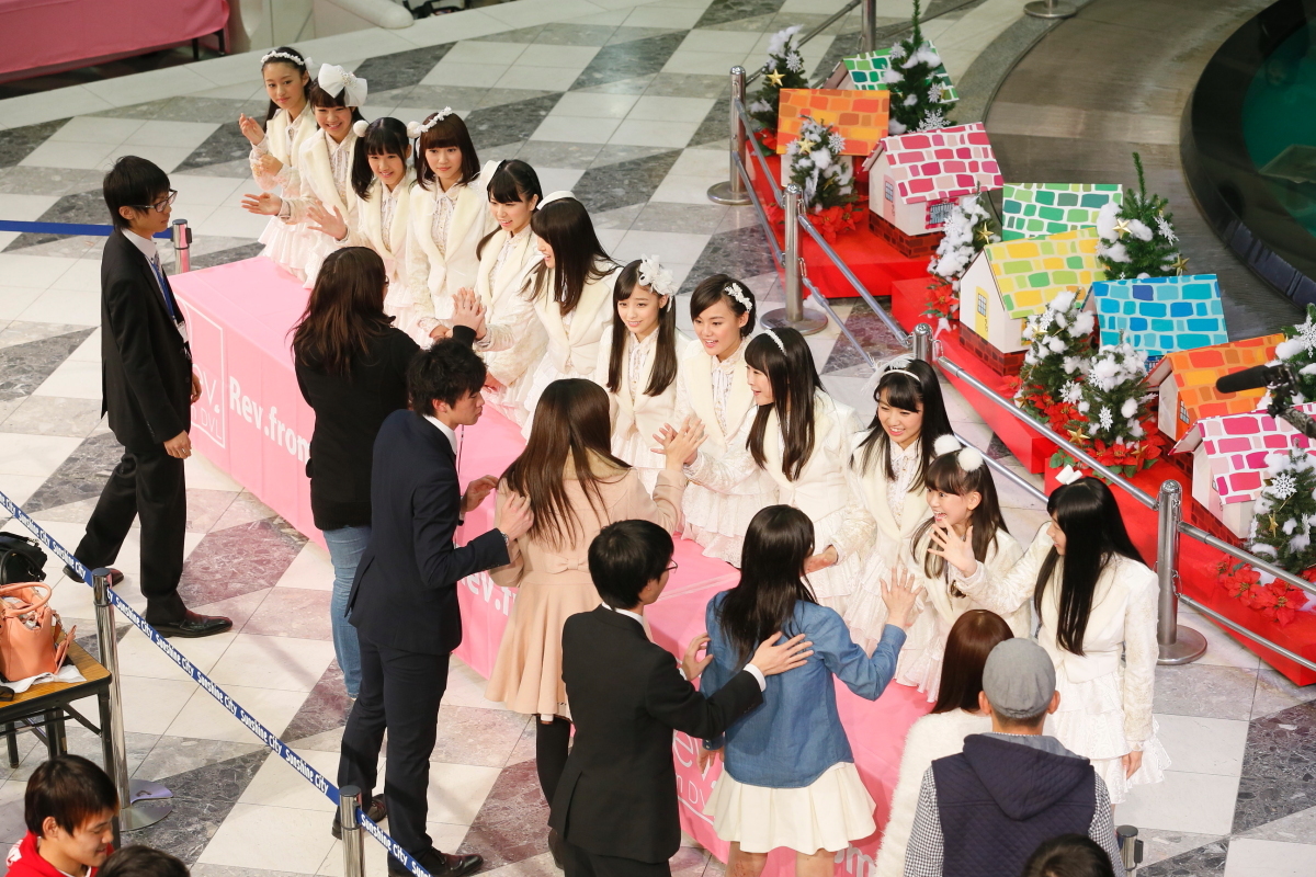 http://news.yoshimoto.co.jp/photos/uncategorized/2014/12/03/20141203001531-745b709c3755991fc67f6d799ef1f5e097439b08.jpg