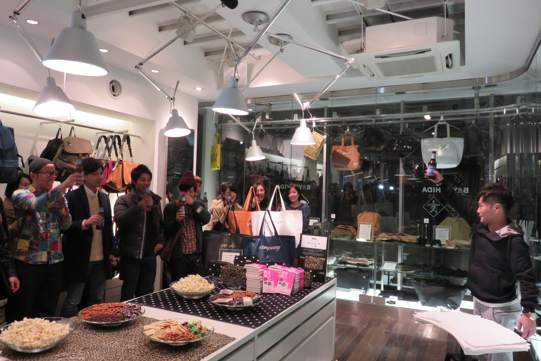 http://news.yoshimoto.co.jp/photos/uncategorized/2014/12/12/20141212224838-f24ebbb9192146ae5e8f5509122f7d6584c27900.jpg