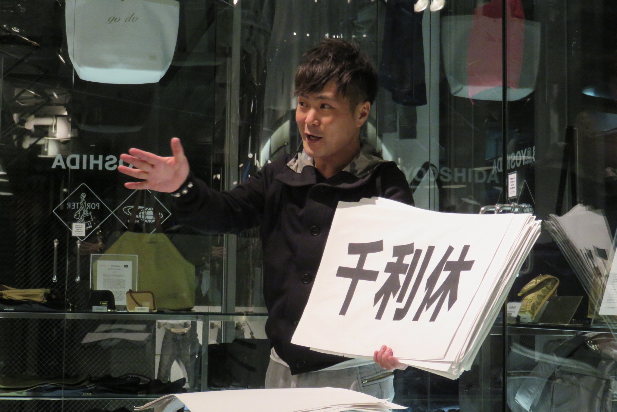 http://news.yoshimoto.co.jp/photos/uncategorized/2014/12/12/20141212225004-1bb039838a5176bd8838c86cce2692378a5c303b.jpg