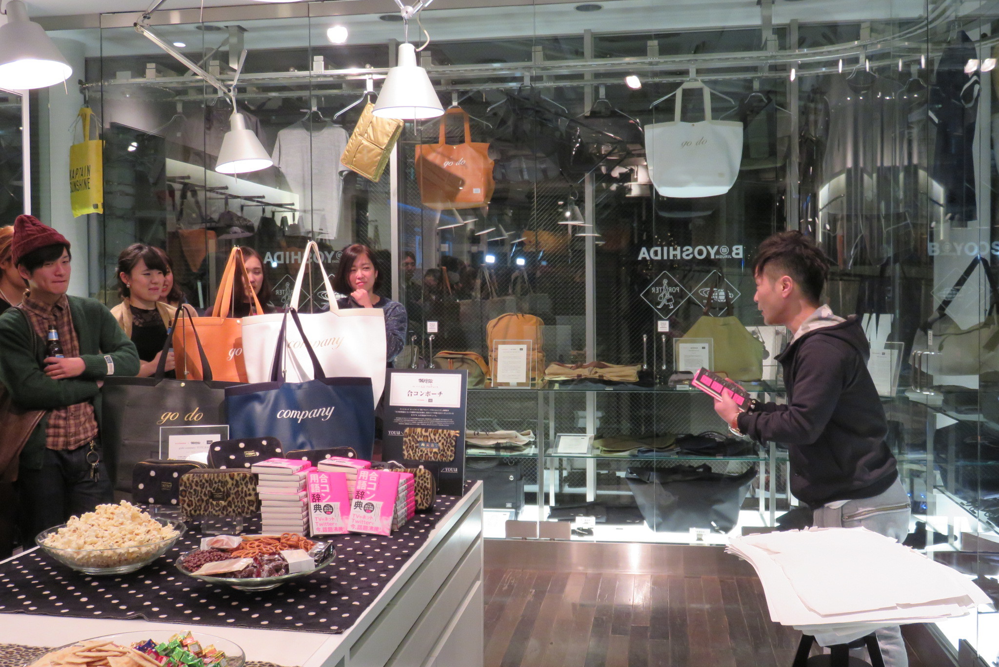 http://news.yoshimoto.co.jp/photos/uncategorized/2014/12/12/20141212225111-f86ad38cbc6f50773b0bba9bc973b780b9f7e028.jpg