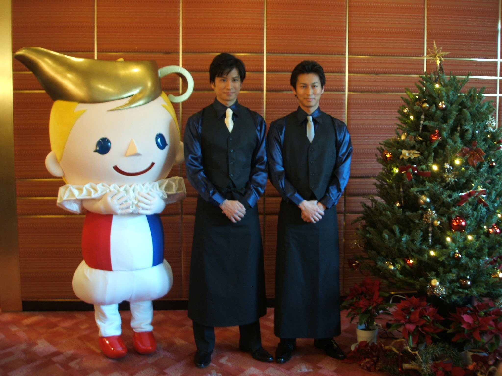 http://news.yoshimoto.co.jp/photos/uncategorized/2014/12/19/20141219123722-1456a59af2c4cf0ef477ffdd512a733de8d2b6f8.jpg