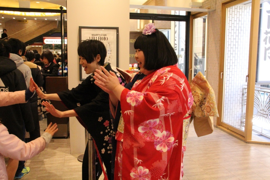 http://news.yoshimoto.co.jp/photos/uncategorized/2015/01/01/20150101121628-97f15b7875b37d3cb155034c5602229686eaf112.jpg