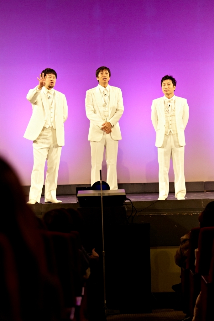http://news.yoshimoto.co.jp/photos/uncategorized/2015/01/01/20150101131833-581a30731d7247831e04d82a4f2e11affee6d121.jpg