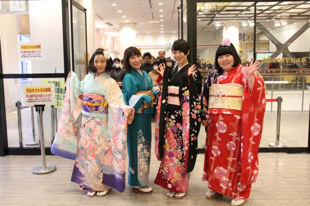 http://news.yoshimoto.co.jp/photos/uncategorized/2015/01/01/20150101193833-50e5c277ab8fea896e657a41e919d12de117c86b.jpg